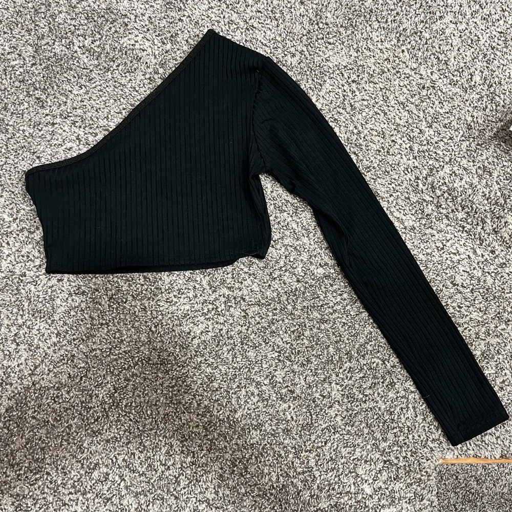 PrettyLittleThing Black Ribbed Top - Picture 3 of 3